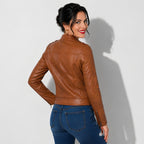 Une veste en cuir femme marron clair cintrée élégante en cuir véritable