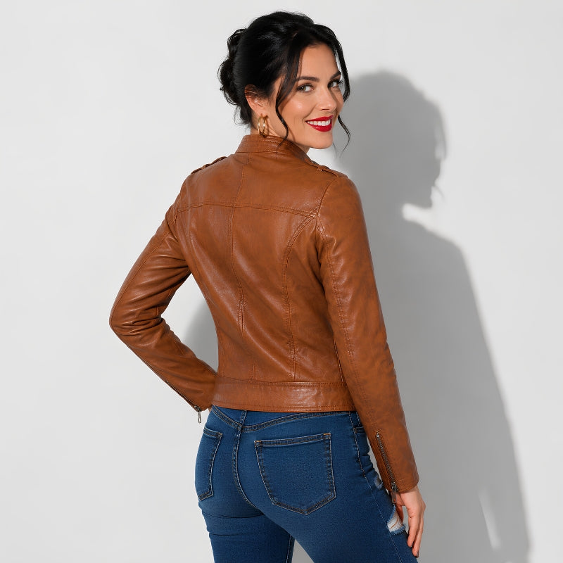 Une veste en cuir femme marron clair cintrée élégante en cuir véritable