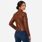 Jolie veste en cuir marron cintrée pour femme avec un cirage élégant