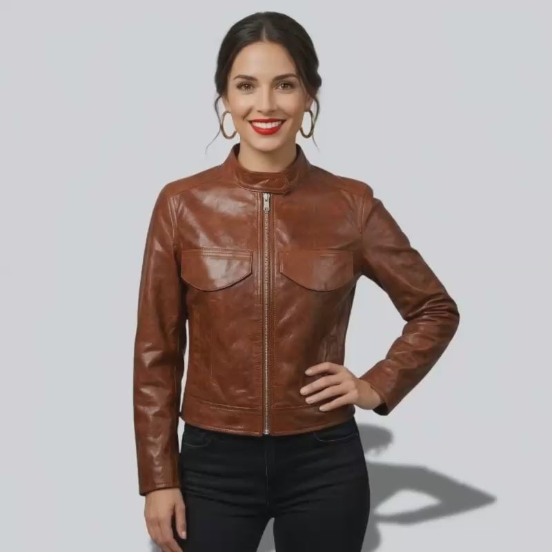 Jolie veste en cuir marron cintrée pour femme avec un cirage élégant