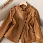 Une veste en cuir femme marron clair cintrée élégante en cuir véritable