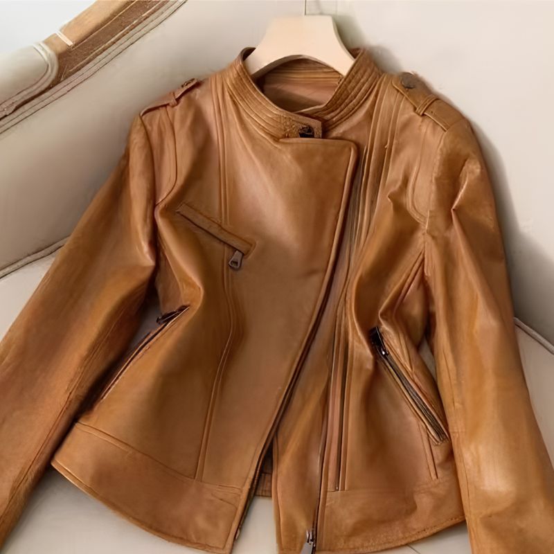 Une veste en cuir femme marron clair cintrée élégante en cuir véritable
