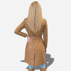 Veste en cuir longue pour femme avec ceinture a la taille de couleur camel