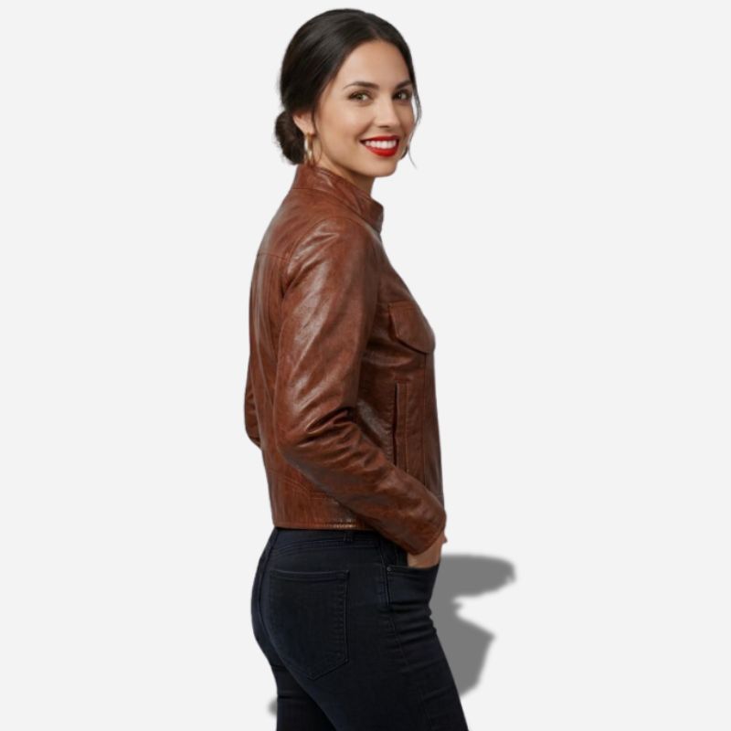 Jolie veste en cuir marron cintrée pour femme avec un cirage élégant