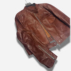 Jolie veste en cuir marron cintrée pour femme avec un cirage élégant