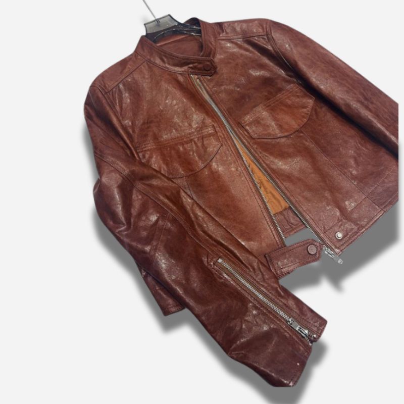 Jolie veste en cuir marron cintrée pour femme avec un cirage élégant